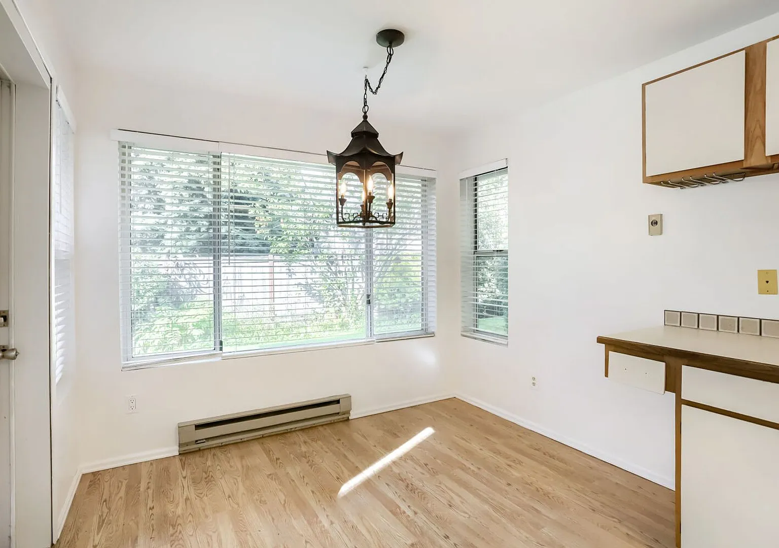 Charming 2BD/2BA Kirkland Townhome — Photo 4