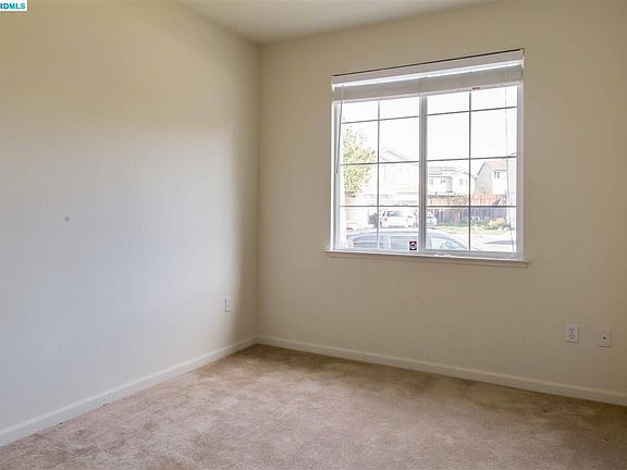 5th image of 818 Sunny Glen Ct