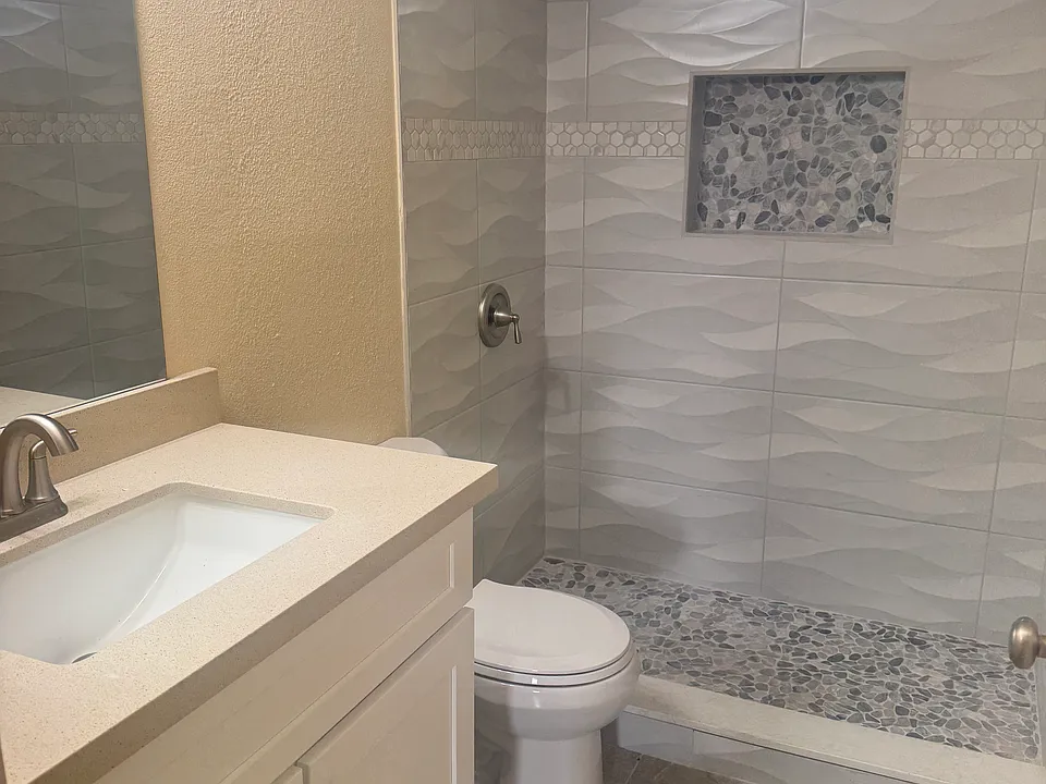 1006 E Commonwealth Pl #3