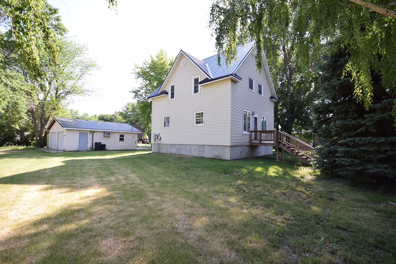 513 Elm St, Langford, SD 57454 Zillow