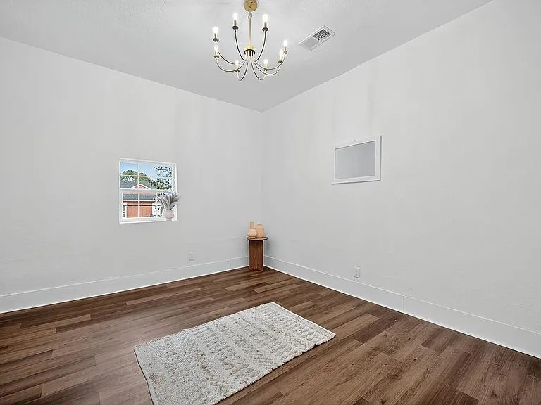 531 E Shepherd St — Photo 11