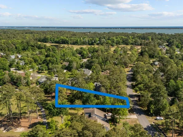 302 Lord Granville Drive, Morehead City, NC 28557