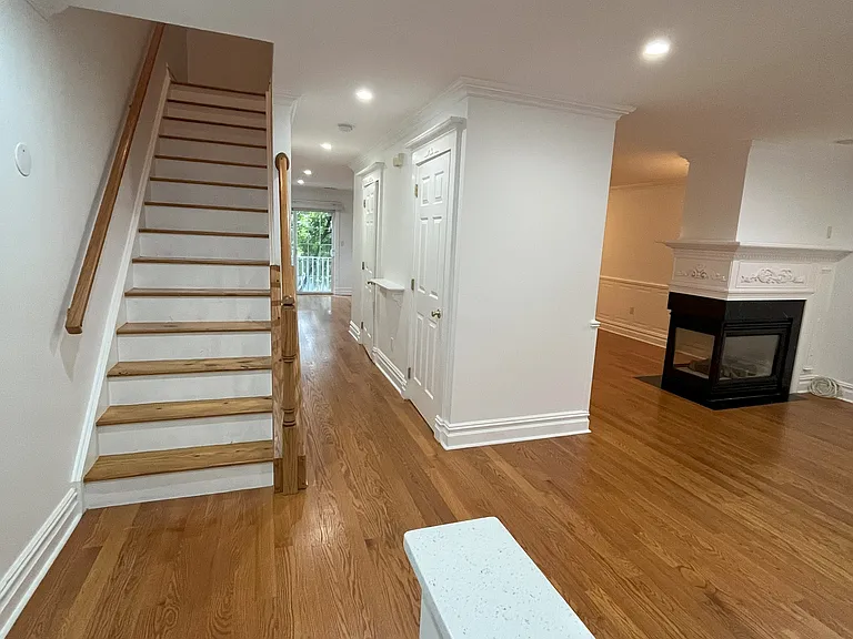 2417 Stanhope Ct — Photo 2