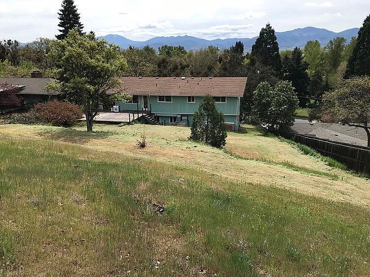 2nd image of 1525 Siskiyou Blvd
