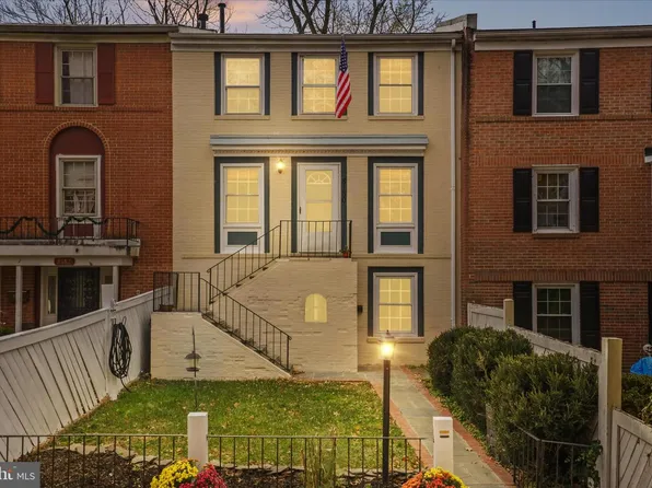 8180 Fernlake Ct, Alexandria, VA 22309