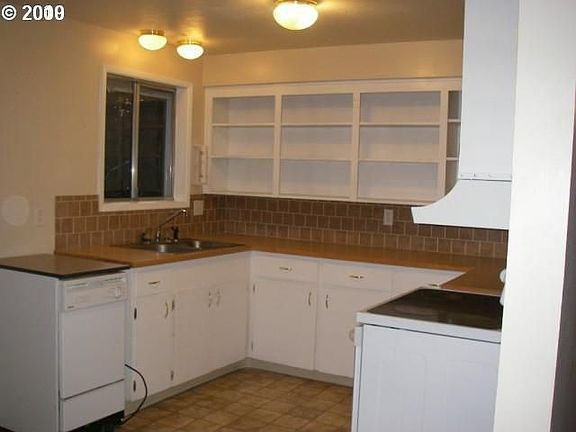 4th image of 3252 SE Olsen St