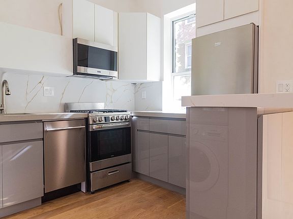5th image of 122 E 37th St #8