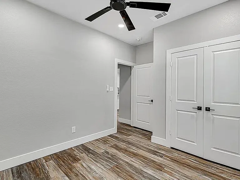 90 Live Oak St — Photo 14