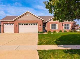 2030 Escalade Rd, Bloomington, IL 61705