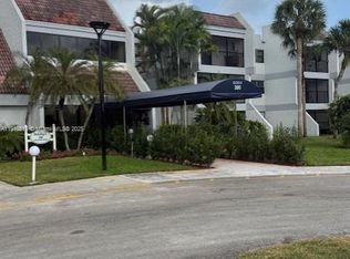 200 Lakeview Dr APT 102, Weston, FL 33326