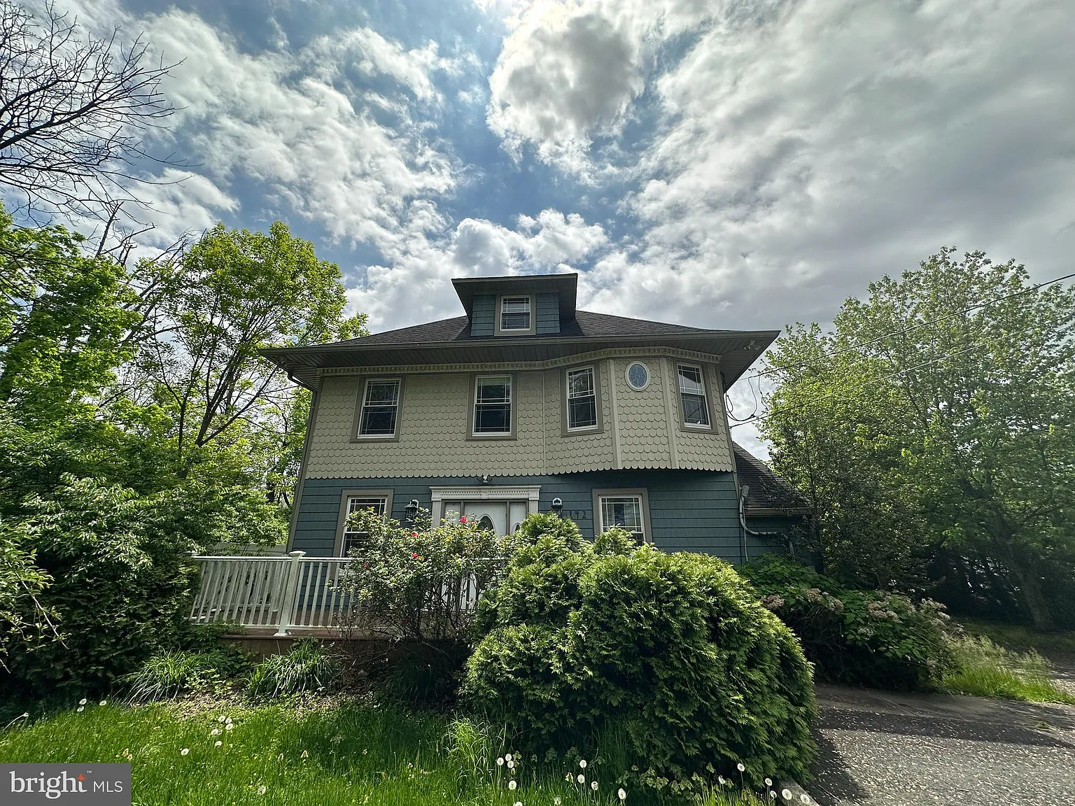142 W Delaware Ave photo 1