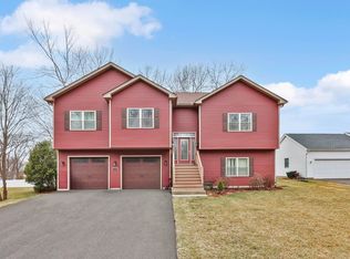 104 Signal Hill Cir, Springfield, MA 01118
