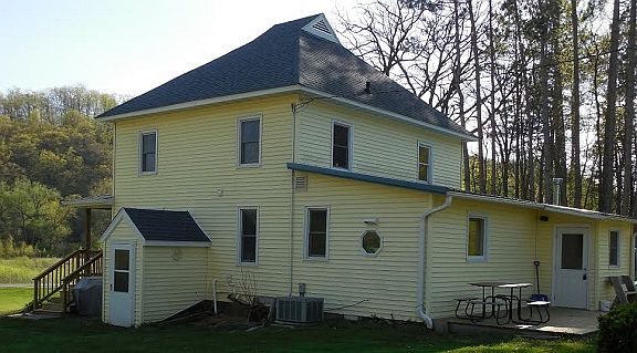 SEast side. Bsmt side entry.