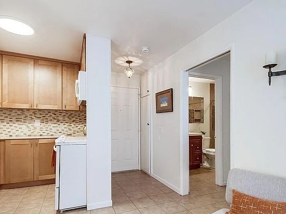4th image of 4586 Hawley Blvd APT 4