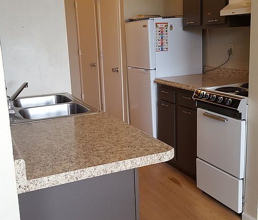 4th image of 307 Jefferson St