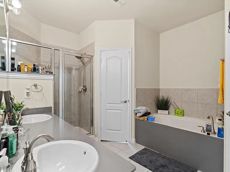 7911 Wood Hollow Dr — Photo 8