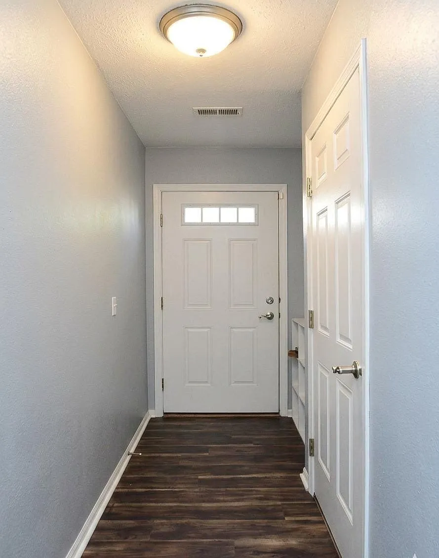 2 bed, 1056 sqft, $1,690 — Photo 2