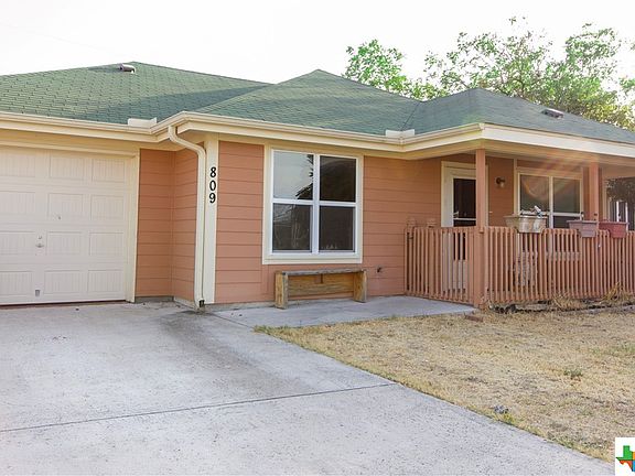 2nd image of 809 W Avenue D