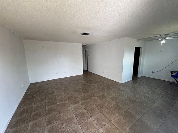 5th image of 2933 SE Camino Ave