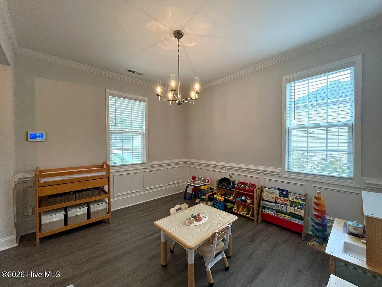 3 bed, 2.5 bath, 2030 sqft, $2,100 — Photo 4