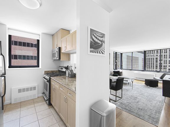 5th image of 235 W 48th St APT 11D