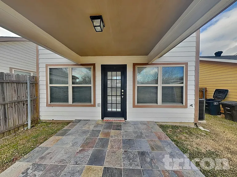 851 Village Point Ln — Photo 15