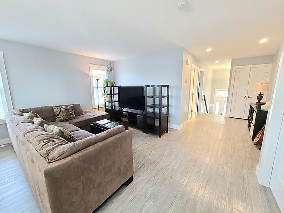 4th image of 8720 85th St