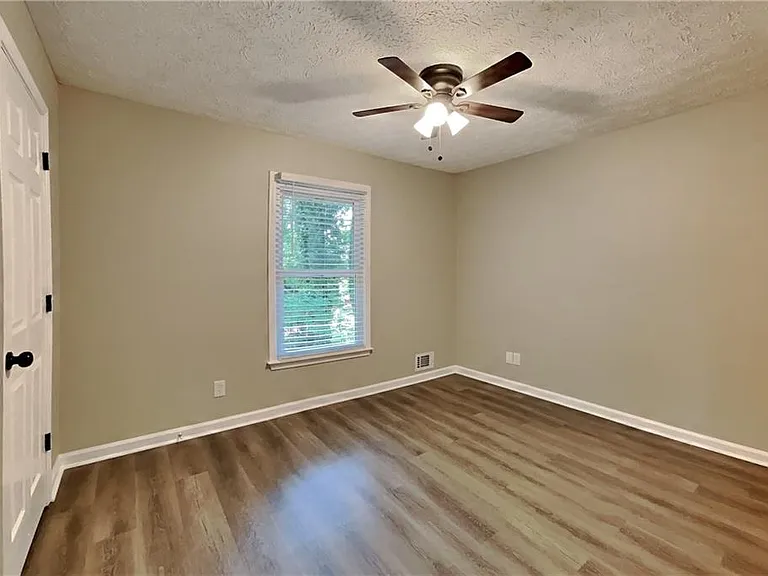 798 Brownlee Ln — Photo 13