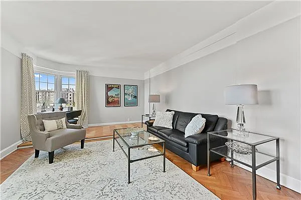 Sold by Exclusive Properties Sotheby's International Realty | media 27