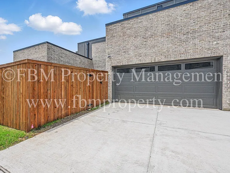 2120 Dena Dr — Photo 18