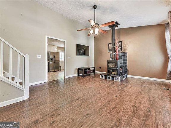 3rd image of 25 Mission Ridge Dr SW
