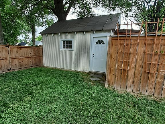 3rd image of 519 W 33rd St