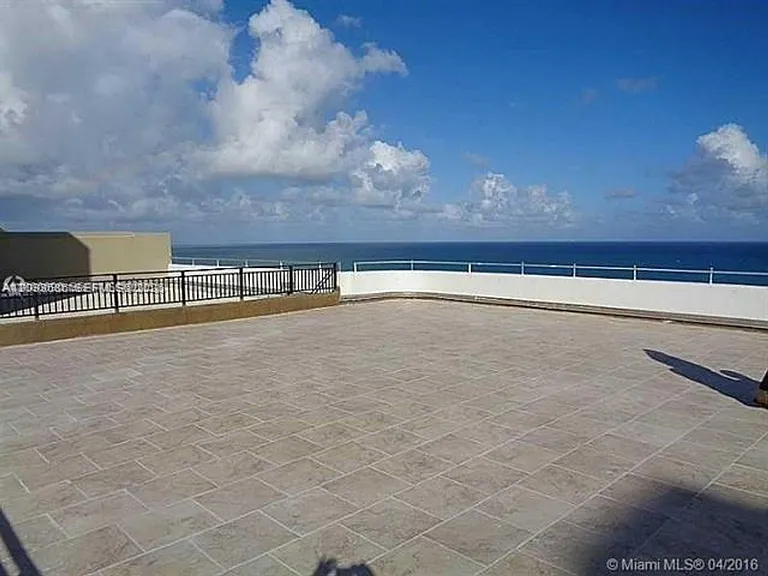 5555 Collins Ave #9V — Photo 3