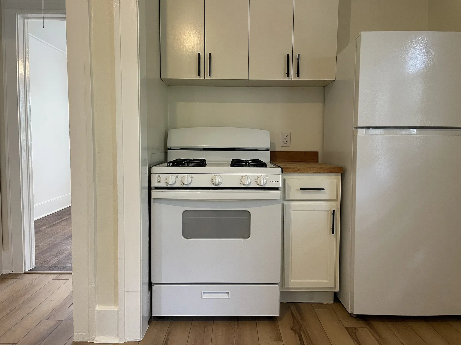 311 S Webster Ave — Photo 3