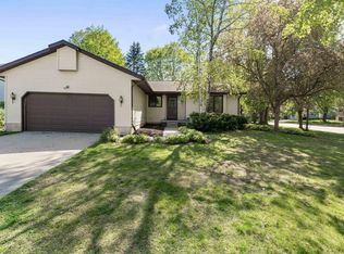 1000 Castle Dr, Sun Prairie, WI 53590