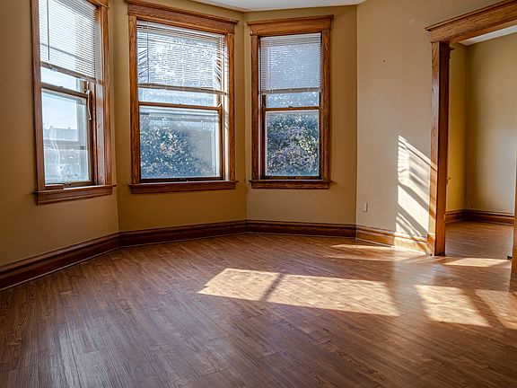 4th image of 2323 S 59th Ct