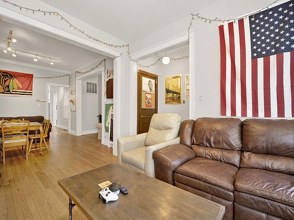5th image of 3828 N Kenmore Ave #1
