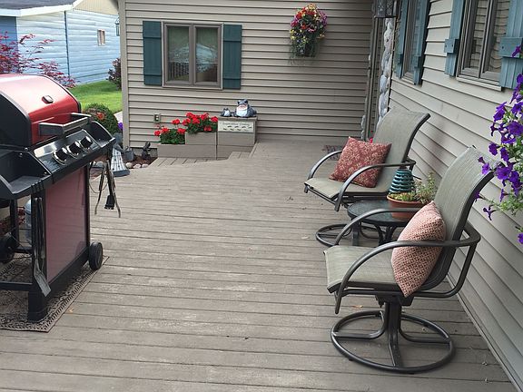 Deck on side of house