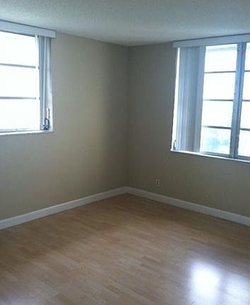4th image of 3100 W Rolling Hills Cir APT 710