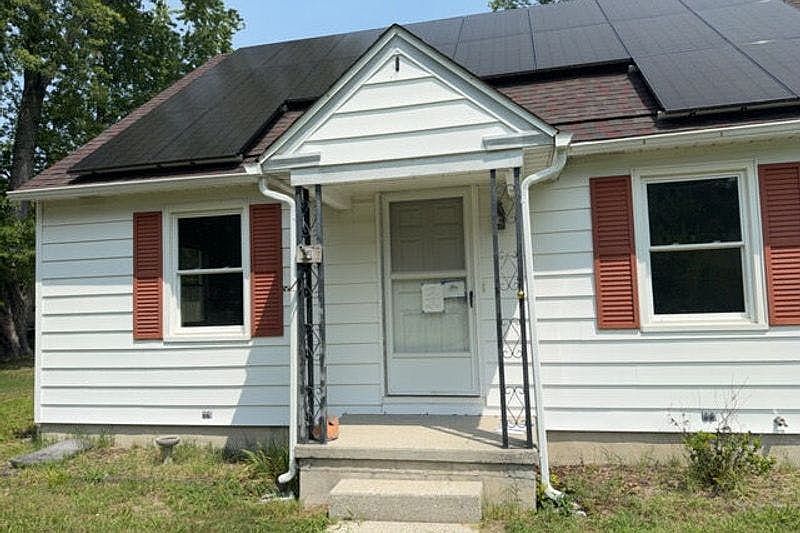 1st image of 121 Johnson Dr