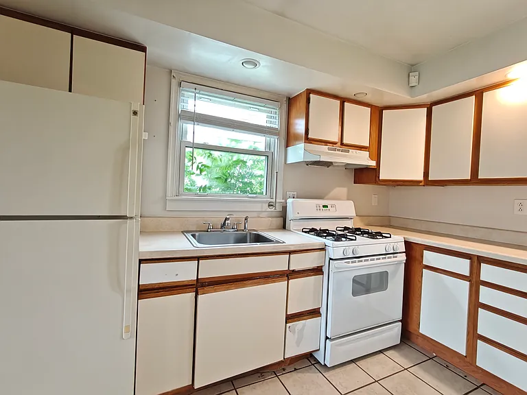 444 Colonial Rd — Photo 7