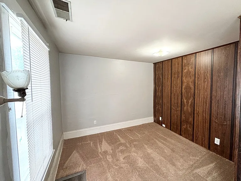 704 W. Mulberry — Photo 6
