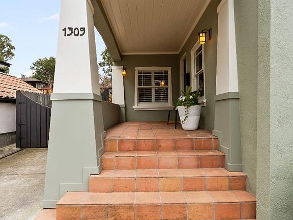 5th image of 1309 Drake Ave