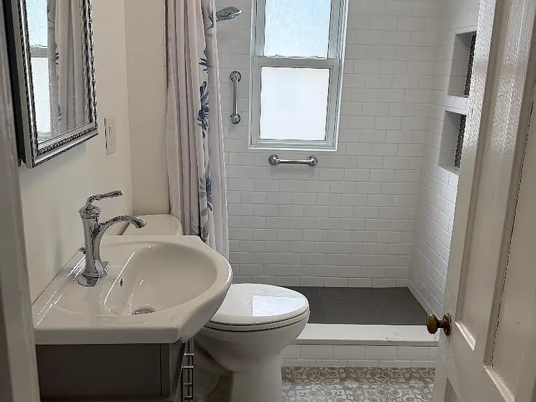2nd view of bathroom