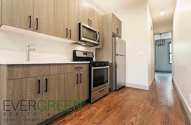 Rented by ERNY LLC | media 32