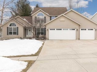 2110 Newcastle Rd, Marion, IA 52302