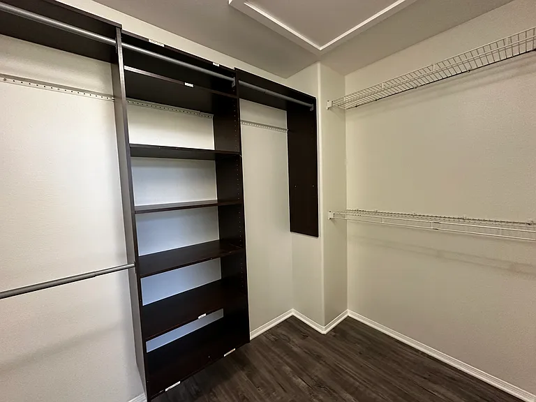 En Suite Walk In Closet