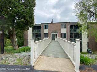 1112 Summit Point, Scranton, PA 18508
