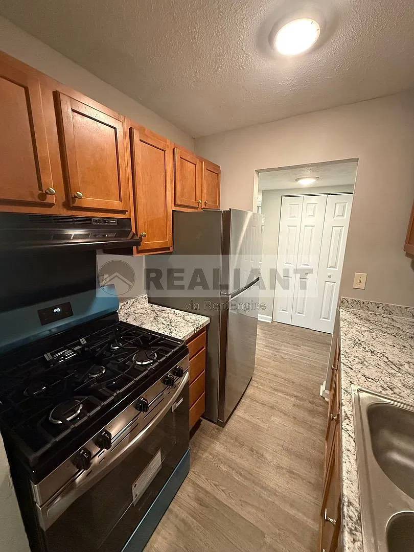2 bed, 1.5 bath, 900 sqft, $925 — Photo 2
