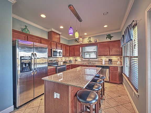 3rd image of 162 La Concha Blvd